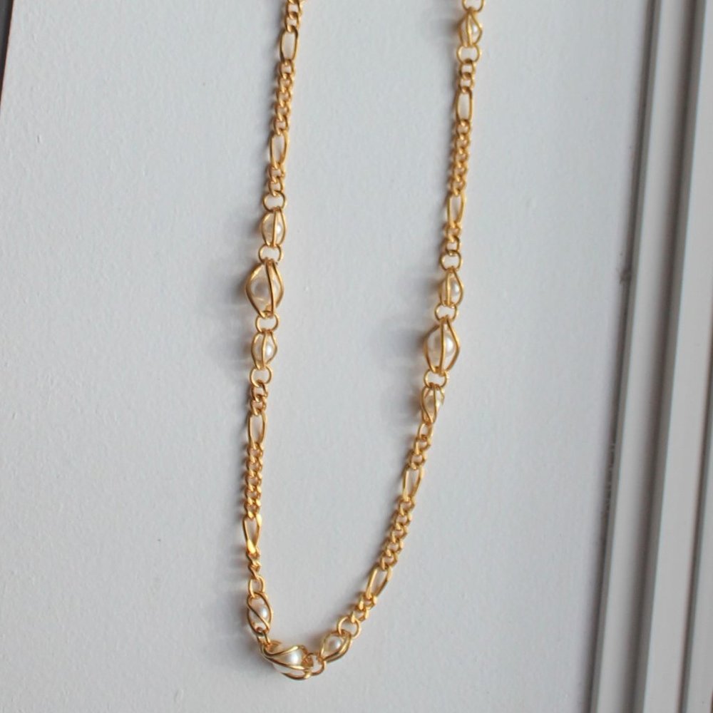 Gold Tone Chain with Pearls